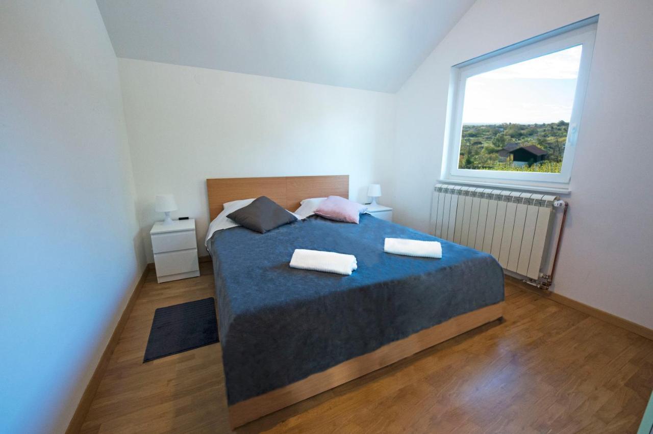 Apartman Grc Apartment Dugo Selo Екстериор снимка