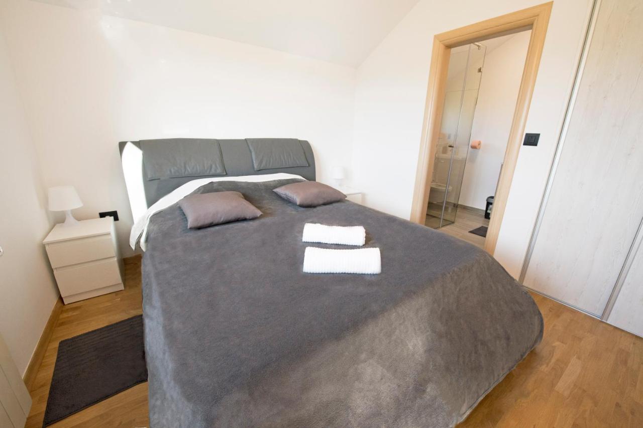 Apartman Grc Apartment Dugo Selo Екстериор снимка